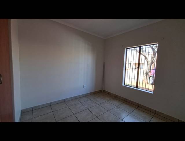 3 BEDROOM HOUSE FOR SALE IN DENNEOORD